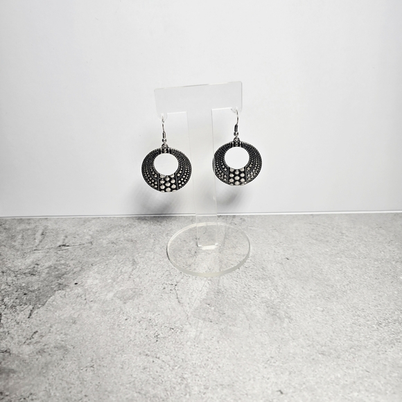 No Brand * VINTAGE * Jewelry - VINTAGE Black and Silver Dangle Earrings